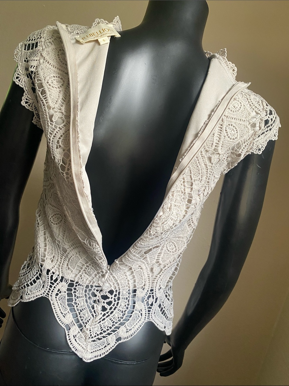 REBELLION AGAIN Sleeveless Crochet Lace Blouse in Light Gray - Picture 9 of 12
